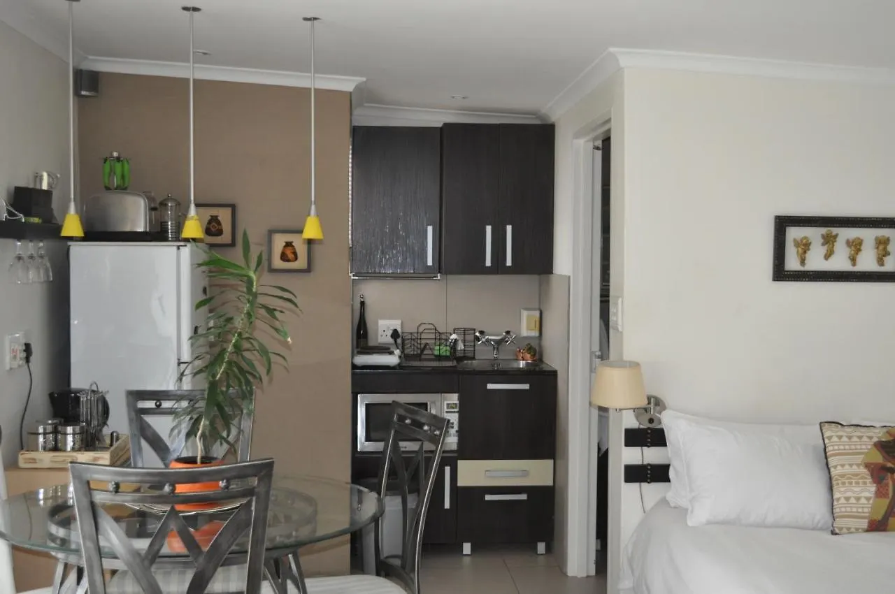 Pelican Place Guest Cottages Durbanville Konukevi