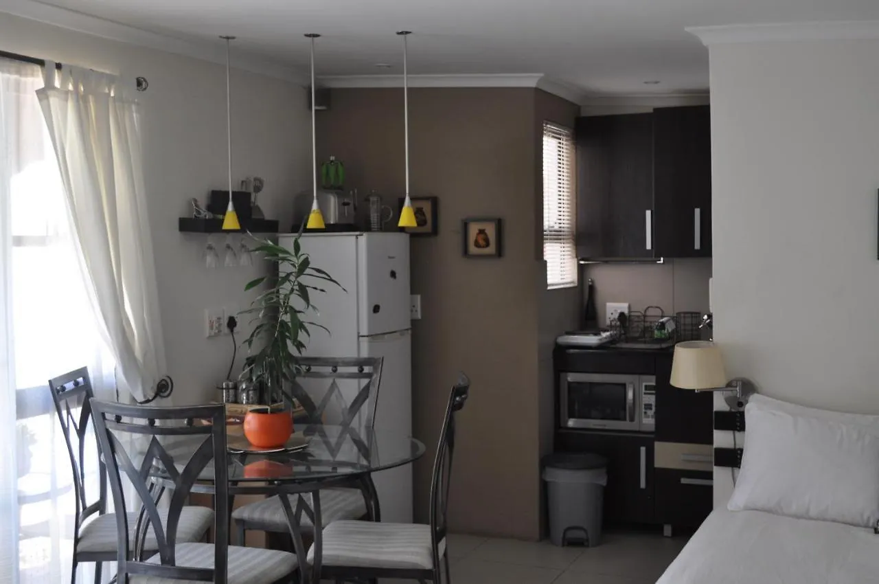 Pelican Place Guest Cottages Durbanville Πανσιόν
