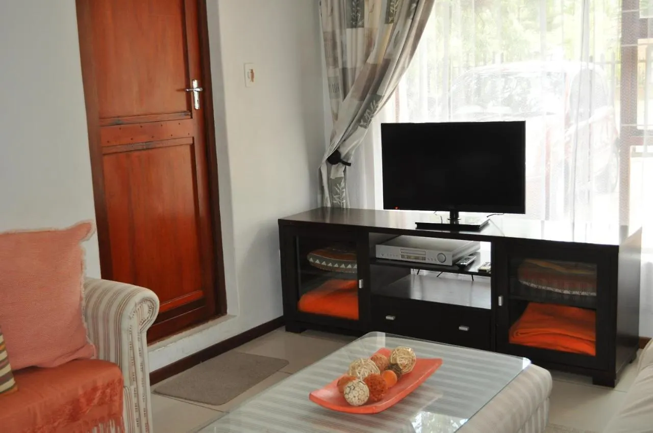 Pelican Place Guest Cottages Durbanville Πανσιόν